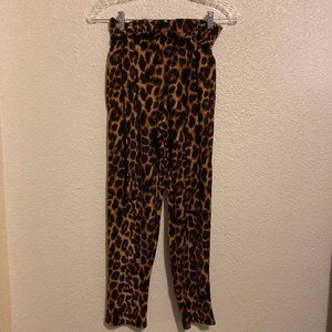 Wearever women's medium black, brown and tan leopard designed pants